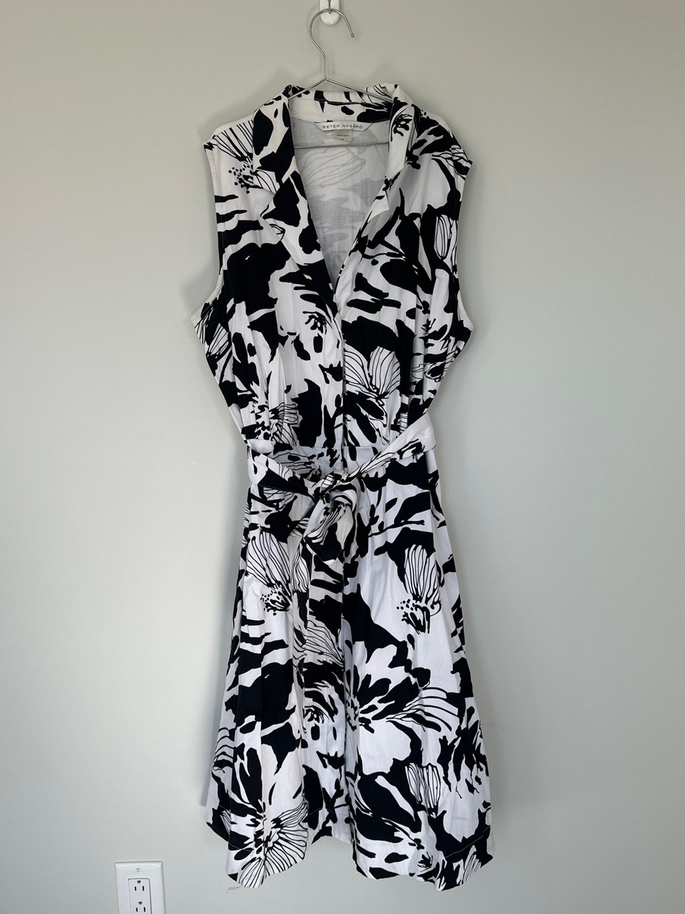 Peter Nygard Black & White Floral Sleeveless Wrap Dress - Size 16